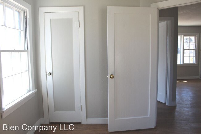 Building Photo - 3 br, 1 bath House - 912 Hickory Hills Dr.