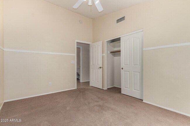 Building Photo - 10185 S Santa Fe Ln