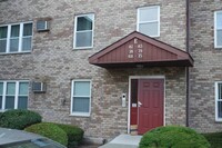 Building Photo - 72 Riverview Ct