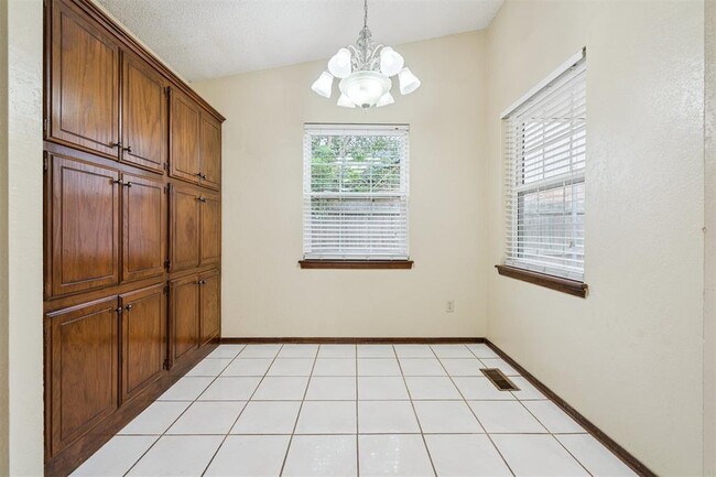 Building Photo - 16404 Del Mar Dr