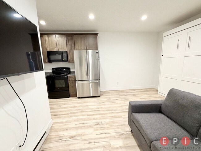 Building Photo - 582 Lewski Ln