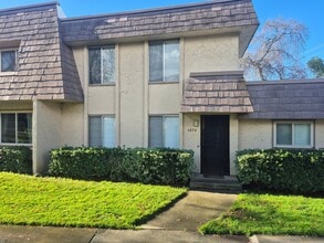 Building Photo - 3 Bedroom 2.5 Bath Carmichael Condo