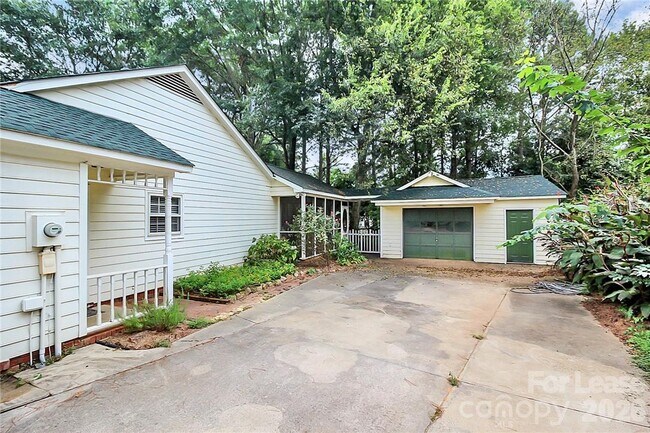 Building Photo - 11718 Fernhurst Ln