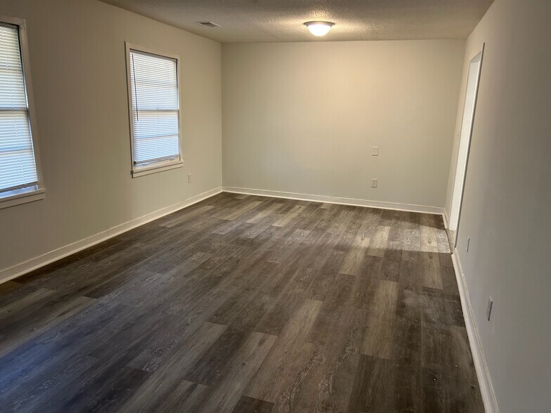 Living Room - 725 W Sherwood Dr