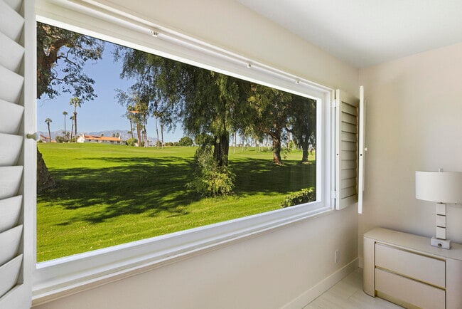 Building Photo - 269 Vista Royale Cir W