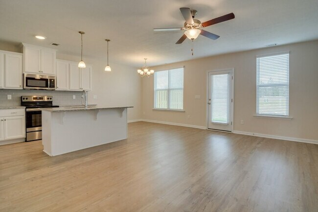 Building Photo - 415 Amesbury Dr