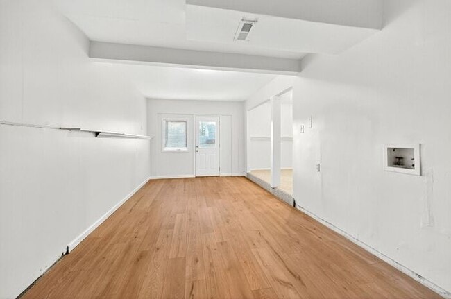 Building Photo - Nicely Updated Home