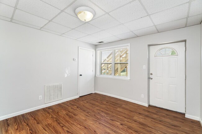 Building Photo - 2751 Jersey Ave