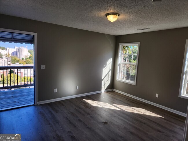 Building Photo - 75 Klassing St SW