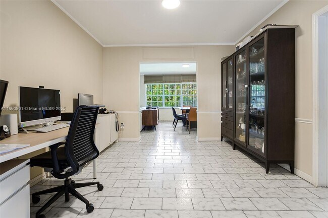 Building Photo - 600 SW 25th Rd