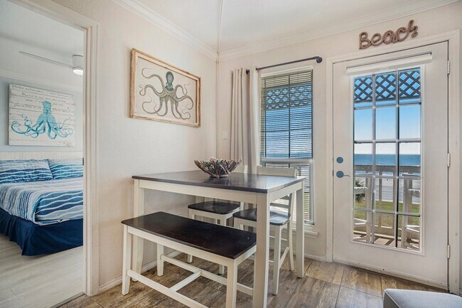 Building Photo - 6300 Seawall Blvd