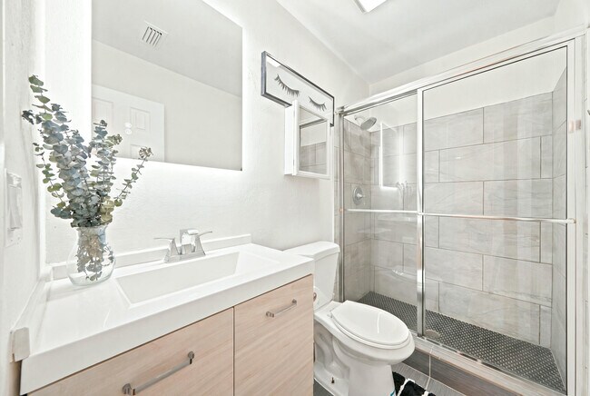 Building Photo - 8026 SW 20th Ct