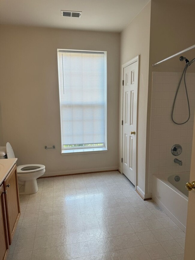 Building Photo - Two Bedroom Condo in Ballenger Creek!
