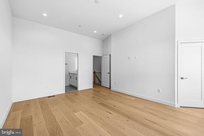 Building Photo - 2534 Elvans Rd SE