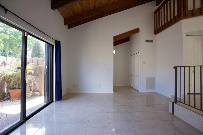 Building Photo - 2125 SW 81st Ave