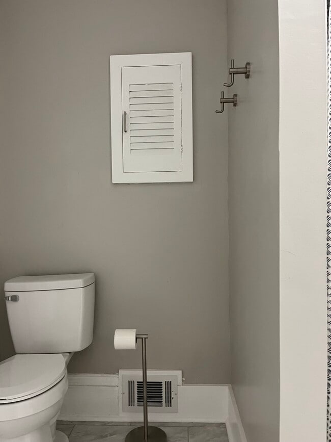 Building Photo - 1227 W 22nd St