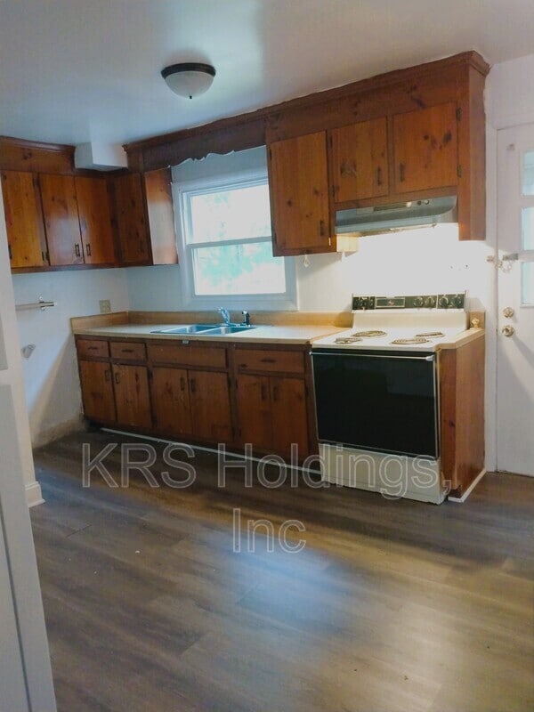 Primary Photo - 2406 Wayside Dr