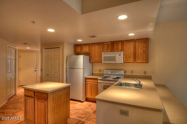 Building Photo - 1626 Kestrel Cir