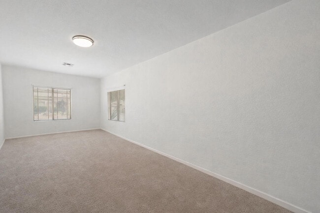 Building Photo - 5404 E Lonesome Trail