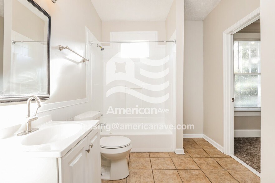 Building Photo - 1404 21st St