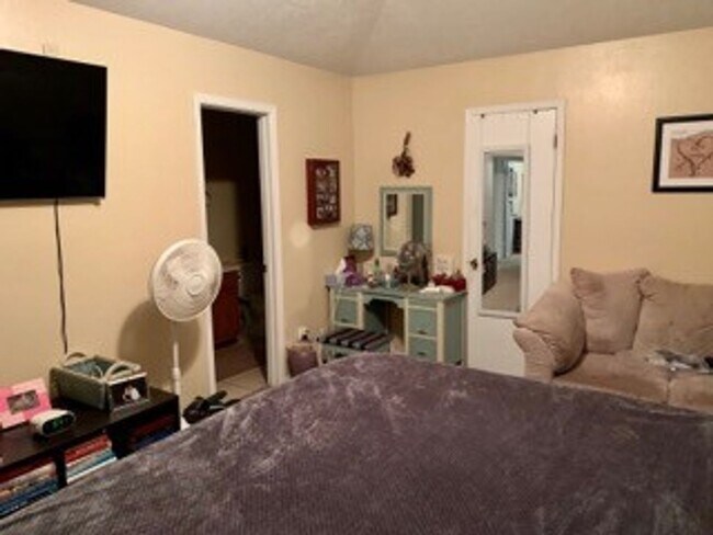 Building Photo - Bryan - 3 Bedroom - 2 Bath -1 vehicle garage - Fenced in back yard - House.