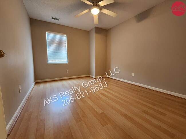 Building Photo - 756 3rd St NE