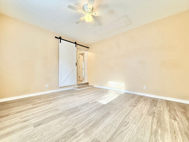 Building Photo - Your DeLand Escape: 4 Bedrooms + Pool at G...