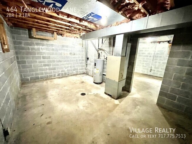 Building Photo - 464 Tanglewood Ln