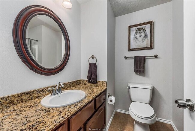 Building Photo - 1403 Medina Dr