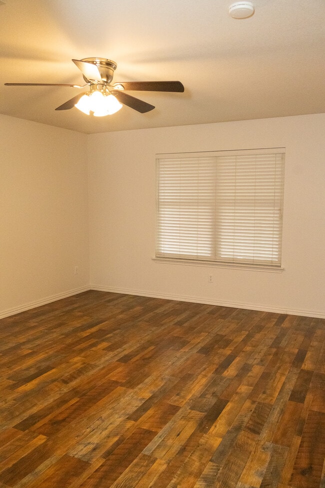 Building Photo - 1613 Apollo Cir