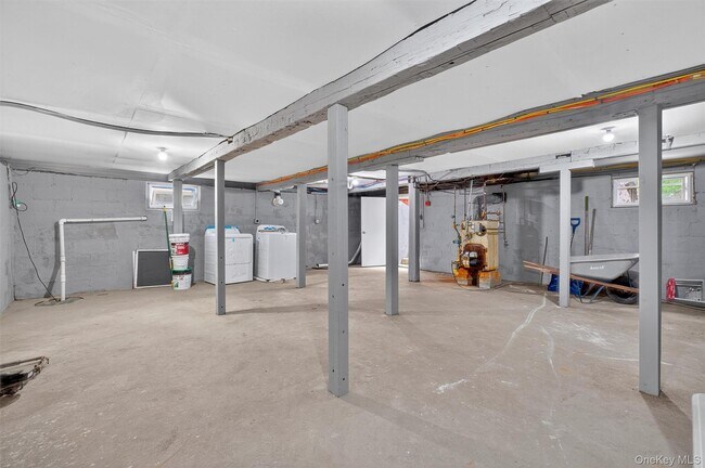 Building Photo - 2091 Maple Ave