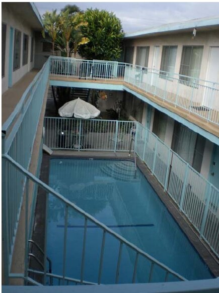 Pool - Mar Vista Apartments