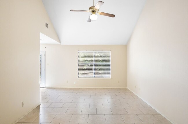 Building Photo - Charming 2-Bedroom Home in Boerne, Texas: ...