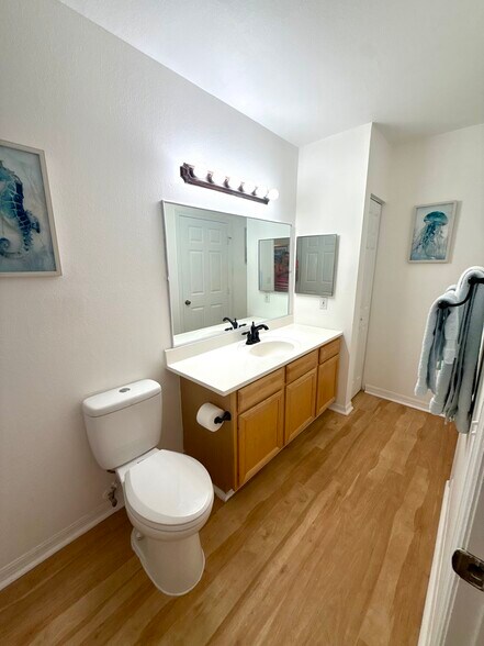 Building Photo - 1000 Villagio Cir