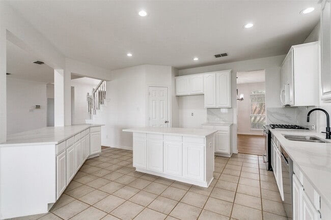 Building Photo - 2625 Royal Birkdale Dr