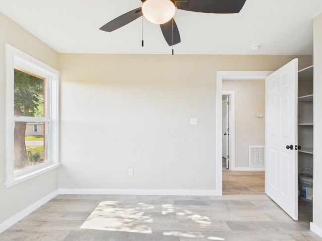 Building Photo - 3-Bedrooms with 2 Full Baths in Harper, TX!"