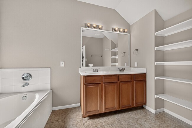 Building Photo - 2110 Castle Gardens Ln