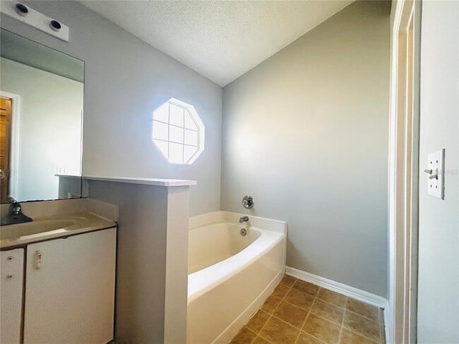 Building Photo - 40 Coventry Ct