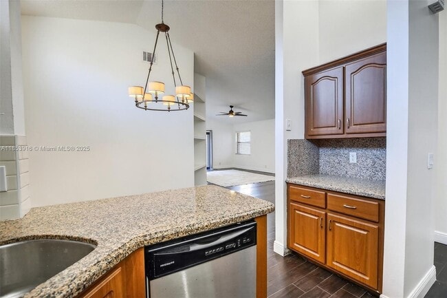 Building Photo - 581 Lakeside Cir