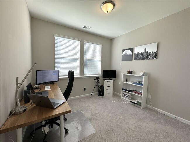 Building Photo - 3311 Park Pointe Cir