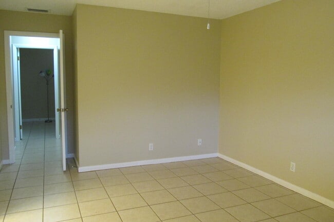 Building Photo - 10789 N Military Trl