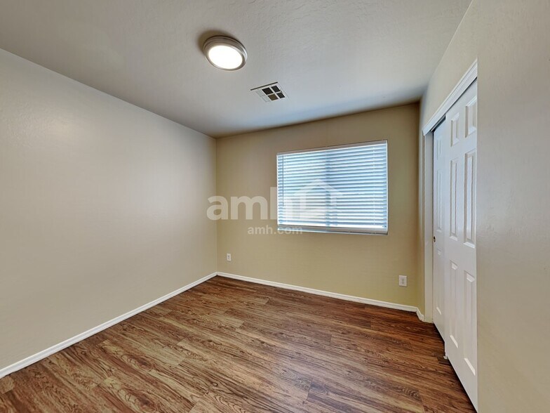 Building Photo - 16660 W Cottonwood St