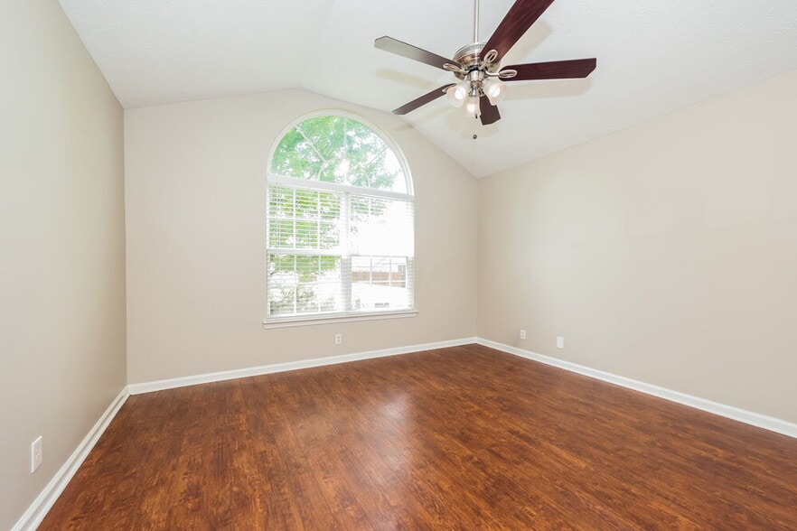 Building Photo - 3304 Tourmaline Dr