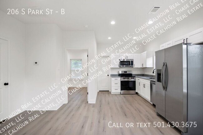 Building Photo - 206 S Park St