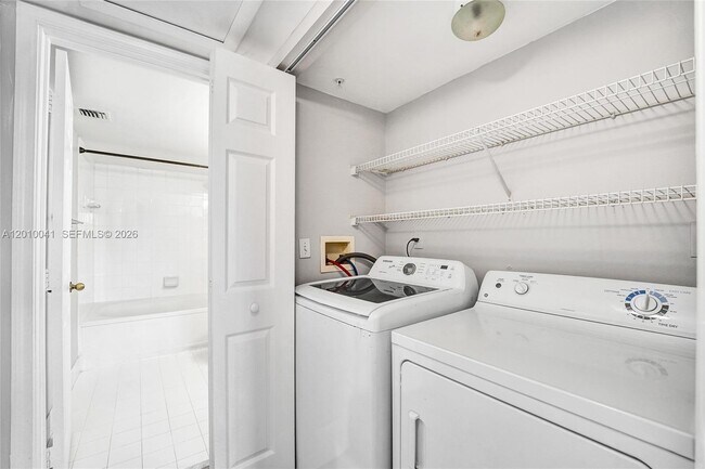 Building Photo - 631 SW 111th Ln