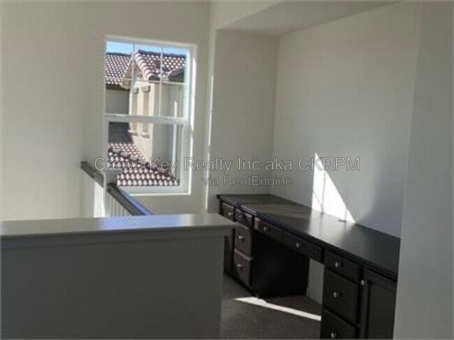 Building Photo - 3831 Comstock Pl