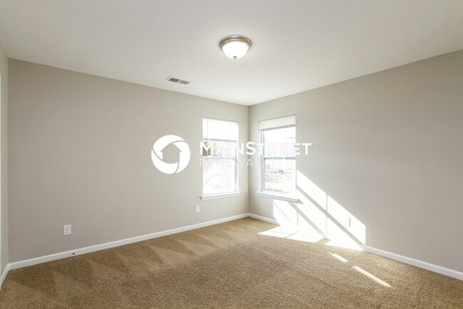 Building Photo - 174 King William Dr