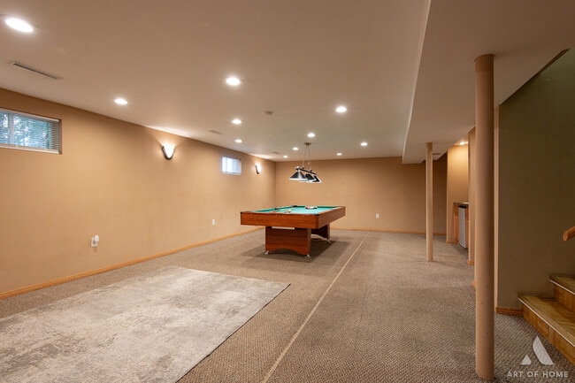 Building Photo - 9416 80th Ct