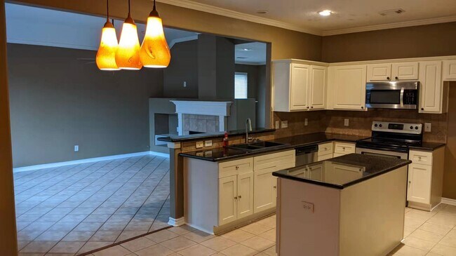 Building Photo - 5602 Walkabout Way