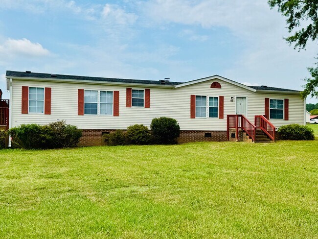Building Photo - Convenient Countryside Living - Henderson NC